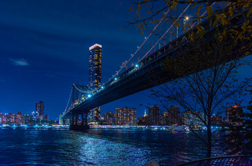 Manhattan bridge seen from Brooklyn at night