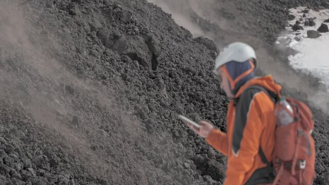 Etna, colata lavica avanza sulla neve