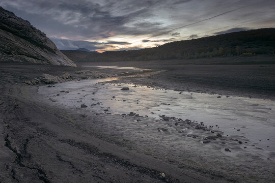 Requejada reservoir in Cervera de Pisuerga, Palencia, dry due to lack of rain