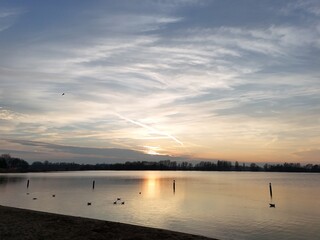 Obraz premium sunset over the lake
