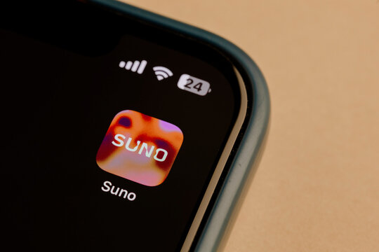 Suno AI app icon logo. AI music reation program