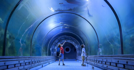 Two little kids enjoy the visit to the Aquarium