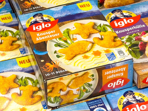 Iglo knusper abenteuer fish-shaped nuggets packaging with colorful design