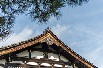 Fototapeta premium Japanese architecture with a zen garden
