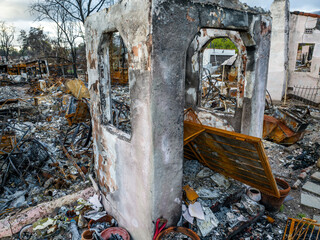 Altadena Fire (Eaton Fire) of 2025 home entrance