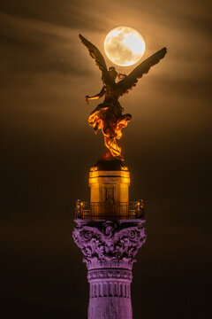 La luna y el Angel