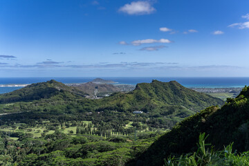 Fototapeta premium Koʻolau Range / Koʻolau Volcano / Shield Volcano, Nuʻuanu Pali Lookout, Oahu Hawaii. Pali Golf Course, 