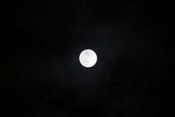 lune dans la nuit paysage