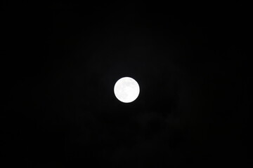 lune dans la nuit paysage