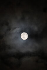 lune dans la nuit paysage