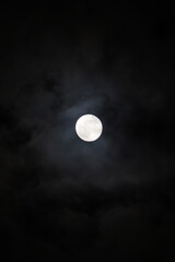lune dans la nuit paysage