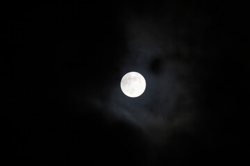 lune dans la nuit paysage