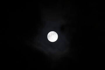 lune dans la nuit paysage