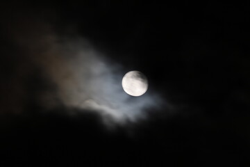 lune dans la nuit paysage