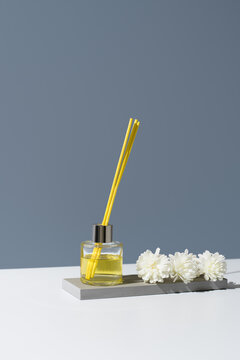 Aromatic Lemon Diffuser with Elegant Floral Accent Display