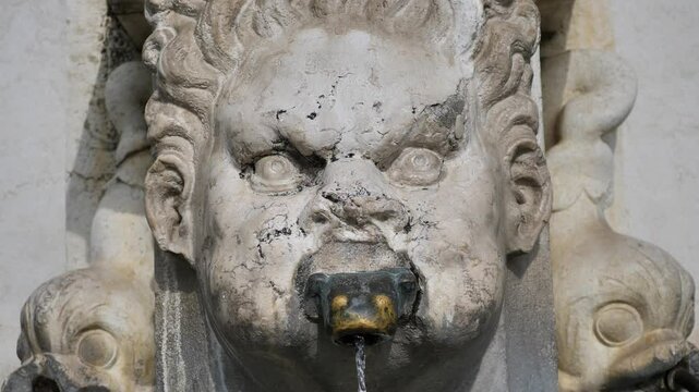 Sculpture on Brescia fountain