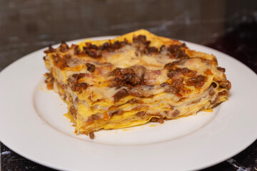 lasagna, bolognese, mozzarella, pasta, dish, mediterranean, meal, food, delicious, italian, cuisine, homemade, meat, restaurant, portion, traditional, gastronomy, cheese, sauce, tasty, fresh, cooking,