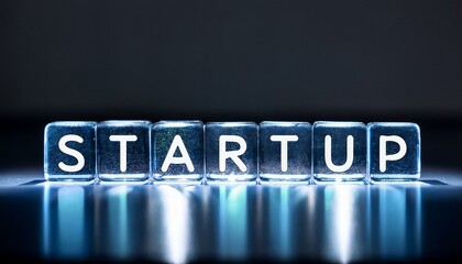 スタートアップを意味する英語のSTRAT UPの文字が書かれた透明なのキューブブロック。aiで生成	
