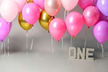 Generated image, set fotográfico con ciclorama o fondo gris, con globos con helio, de color rosa y dorado, con letrero ONE, para celebrar un año de edad