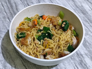 Soy sauce fried noodles served with pickles, chilies, vegetables, etc.