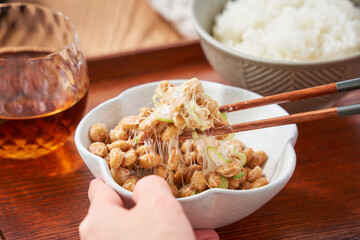 小鉢によそった納豆 - 発酵食品の食卓イメージ
