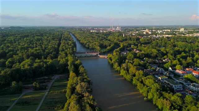 Stauwehr Oberfoehring Muenchen, Bayern, Deutschland Luftaufnahme im Sommer. Dam on Isar River in Munich, Germany aerial view in summer. Top view of the English Garden and the dam on the River Isar. 