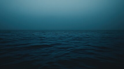 Obraz premium Tranquil Ocean Horizon at Dusk with Calm Waves and Soft Fog