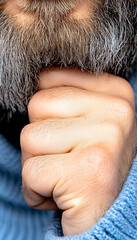 Obraz premium Man's hand on chin, thoughtful pose, close-up