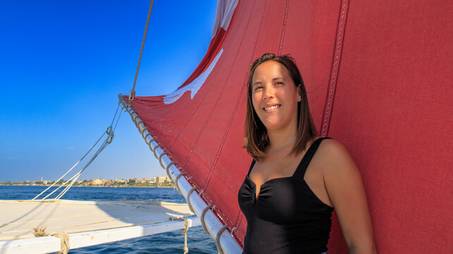 Navegando en feluca por el majestuoso r&iacute;o Nilo, Egipto