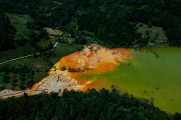 Skażone jezioro © Katarzyna