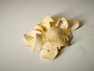 potato chips on wooden table