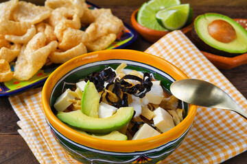 メキシコのトルティージャのスープ　ソパ・デ・トルティージャ（ソパ・アステカ） Mexican tortilla soup　Sopa de Tortilla (Sopa Azteca）