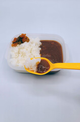 シンプルなカレーライス弁当・子供用ランチボックス／Simple curry rice bento/kids' lunch box／심플한 카레라이스 도시락・어린이용 런치 박스