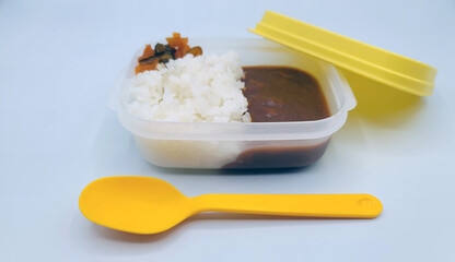シンプルなカレーライス弁当・子供用ランチボックス／Simple curry rice bento/kids' lunch box／심플한 카레라이스 도시락・어린이용 런치 박스