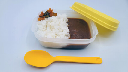 シンプルなカレーライス弁当・子供用ランチボックス／Simple curry rice bento/kids' lunch box／심플한 카레라이스 도시락・어린이용 런치 박스