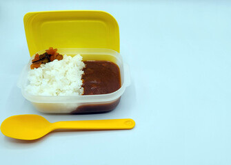 シンプルなカレーライス弁当・子供用ランチボックス／Simple curry rice bento/kids' lunch box／심플한 카레라이스 도시락・어린이용 런치 박스