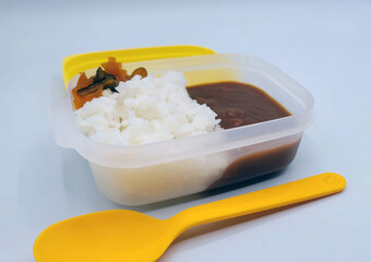 シンプルなカレーライス弁当・子供用ランチボックス／Simple curry rice bento/kids' lunch box／심플한 카레라이스 도시락・어린이용 런치 박스