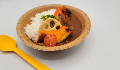 野菜たっぷりカレーライス／Curry rice with plenty of vegetables／야채 듬뿍 카레라이스