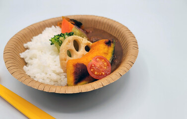 野菜たっぷりカレーライス／Curry rice with plenty of vegetables／야채 듬뿍 카레라이스