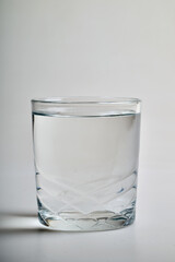Picture of a glass of l mineral water