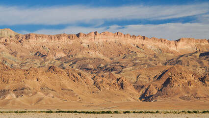 Oasi di Chebica con la sorgente di acqua potabile e l'antico villaggio Berbero. provincia di Tozeur,Tunisia