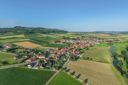 Ausblick auf das Tal der W&ouml;rnitz in Mittelfranken rund um Gerolfingen und Aufkirchen