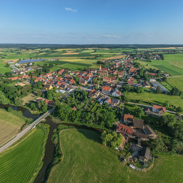 Die Erholungsregion Hesselberg rund um die Gemeinde Gerolfingen im Luftbild