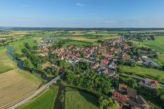 Ausblick auf das Tal der W&ouml;rnitz in Mittelfranken rund um Gerolfingen und Aufkirchen