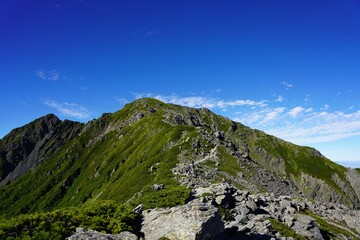南アルプス　北岳山荘から望む中白根岳と間ノ岳