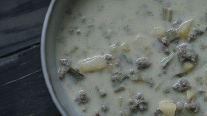 Kräftige Hackfleisch-Lauch-Suppe – Wärmendes Winteressen