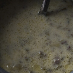  Festliche Hackfleisch-Lauch-Suppe mit Kartoffelstücken für kalte Wintertage