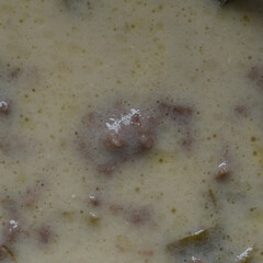  Festliche Hackfleisch-Lauch-Suppe mit Kartoffelstücken für kalte Wintertage