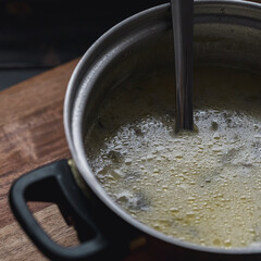  Festliche Hackfleisch-Lauch-Suppe mit Kartoffelstücken für kalte Wintertage