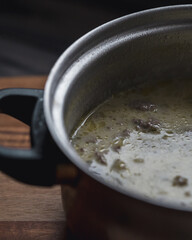  Festliche Hackfleisch-Lauch-Suppe mit Kartoffelstücken für kalte Wintertage